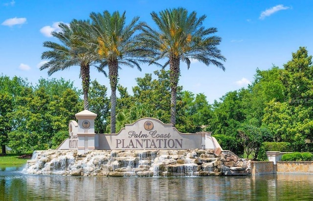 community sign featuring a water view