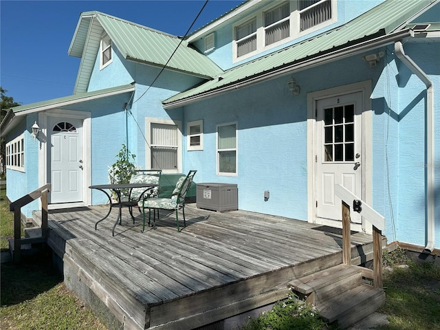 deck featuring outdoor dining space