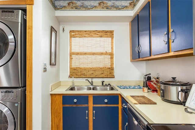 kitchen with sink, blue cabinetry, stacked washer / drying machine, and dishwashing machine