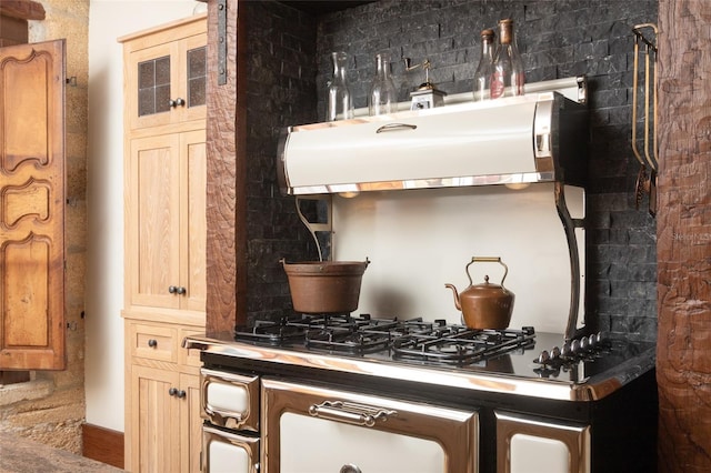 bar featuring tasteful backsplash, range hood, and stainless steel gas stovetop