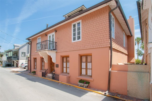 view of front of house with a balcony