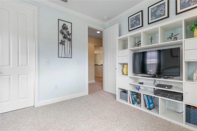 carpeted living room featuring crown molding