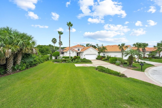 view of yard with a garage