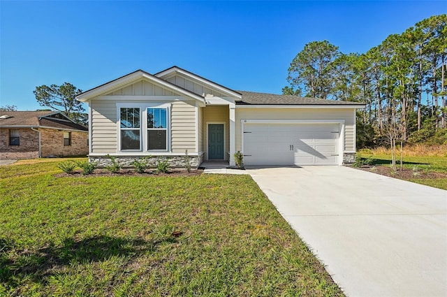 view of front of property featuring a garage and a front yard