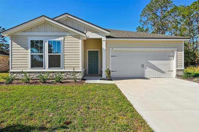 view of front of property featuring a garage and a front yard