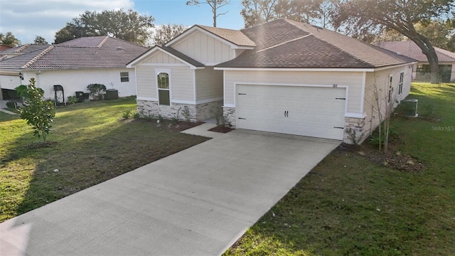 view of front facade featuring a garage and a front yard