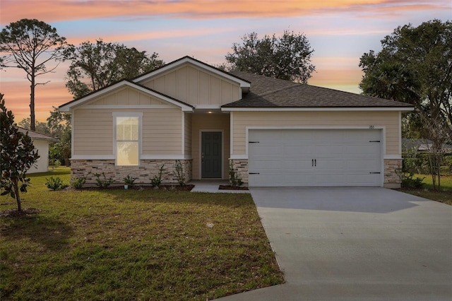 view of front facade with a garage and a lawn