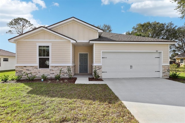 view of front facade with a garage and a front yard