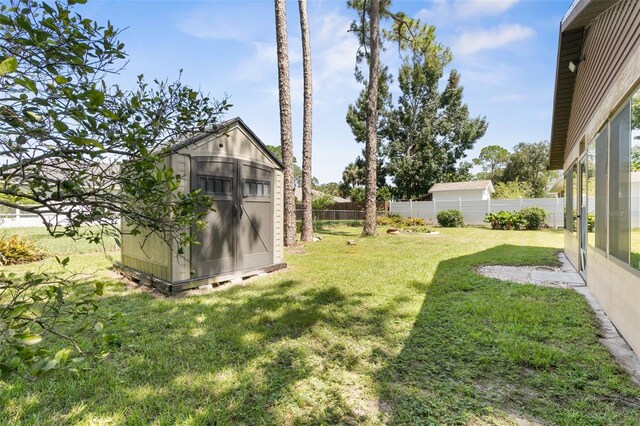 view of yard featuring a storage shed