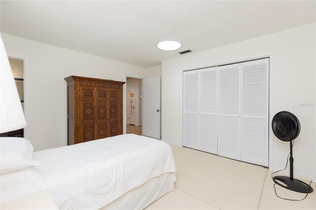 bedroom featuring a closet