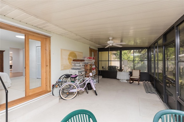 sunroom / solarium with ceiling fan