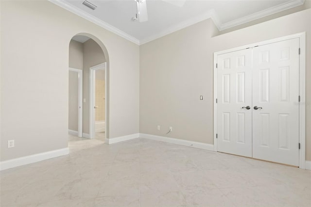 unfurnished room featuring ceiling fan and crown molding