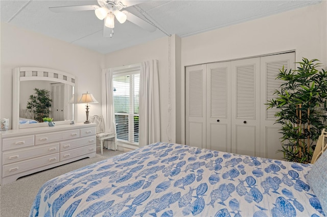 bedroom with carpet flooring, ceiling fan, a textured ceiling, and a closet