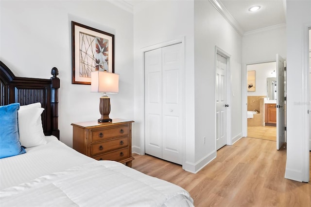 200 Cinnamon Beach Way Unit 122, Palm Coast, FL 32137 - bedroom with crown molding, light wood-type flooring, a closet, baseboards, and recessed lighting