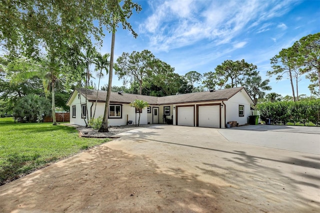 view of front of home featuring a front lawn and a garage