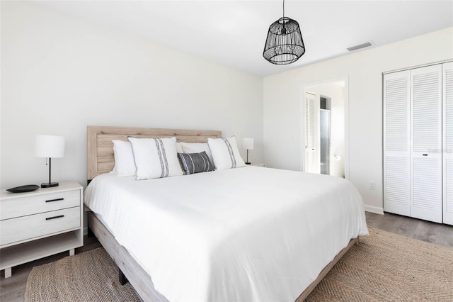 bedroom with light wood-style flooring and visible vents