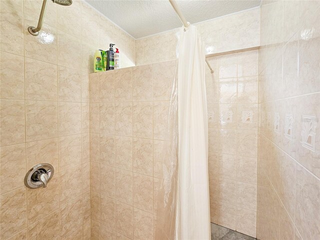 bathroom featuring a textured ceiling and a shower with shower curtain