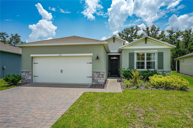 view of front of house featuring a front lawn and a garage