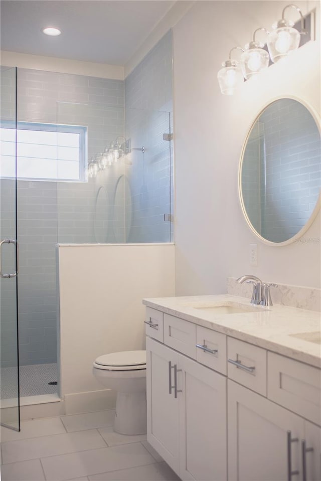 full bathroom with recessed lighting, tiled shower, vanity, and toilet