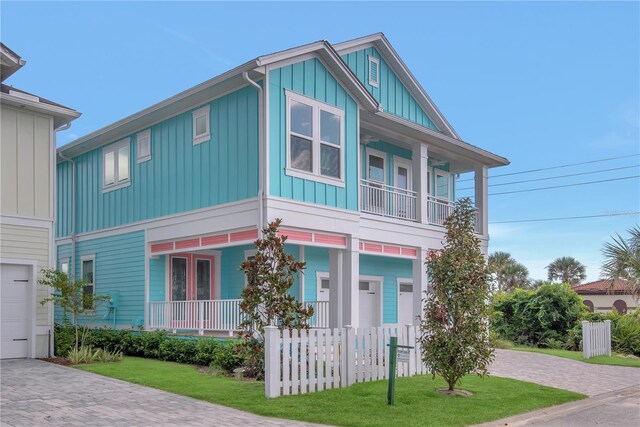 view of front of property with a porch and a front lawn