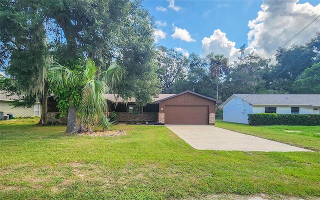 view of front of home featuring a garage and a front yard