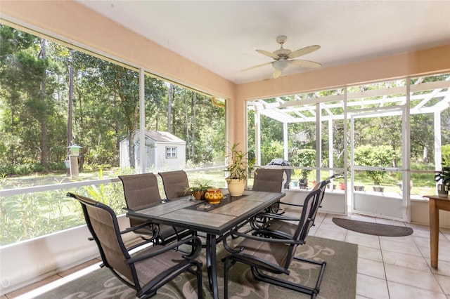 sunroom featuring ceiling fan