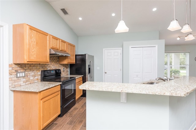 kitchen with hanging light fixtures, black / electric stove, visible vents, and under cabinet range hood