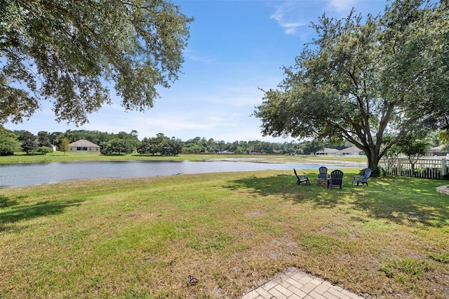 view of yard featuring a water view