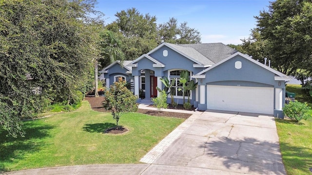 view of front of home featuring a front lawn and a garage