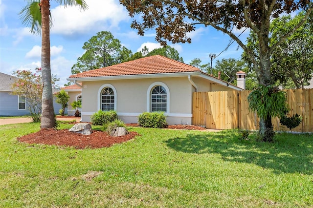 view of front of property featuring a front yard