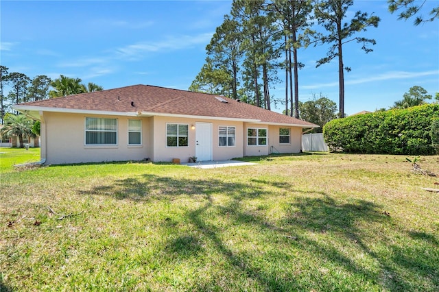 view of front of house featuring a front yard