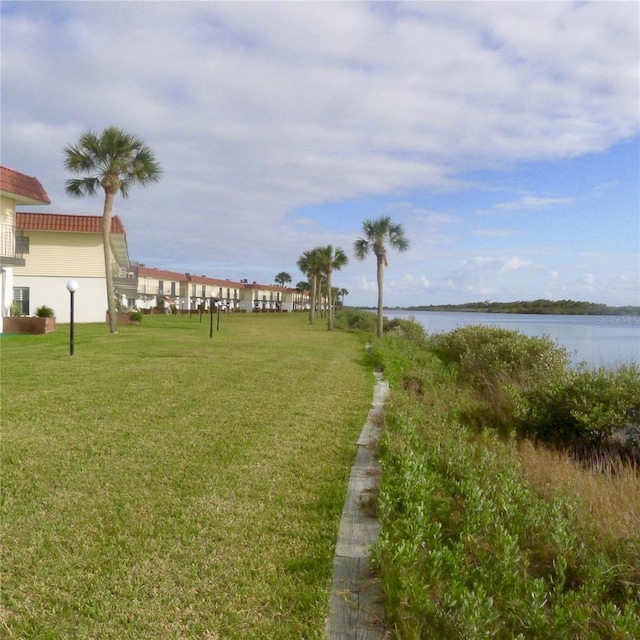 view of yard featuring a water view