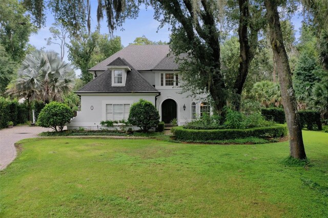 view of front of house featuring a front yard