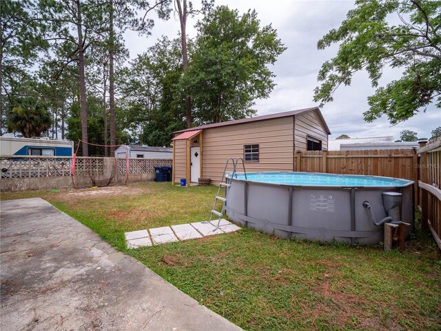 view of yard with a fenced in pool