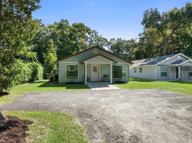 view of front facade with driveway and a front lawn