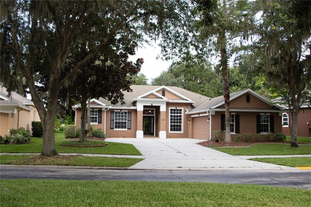 view of front of house featuring a front lawn and a garage