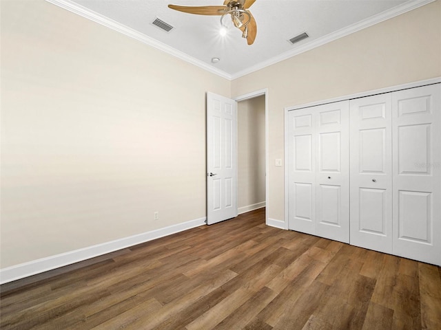 unfurnished bedroom with a closet, ceiling fan, ornamental molding, and hardwood / wood-style floors