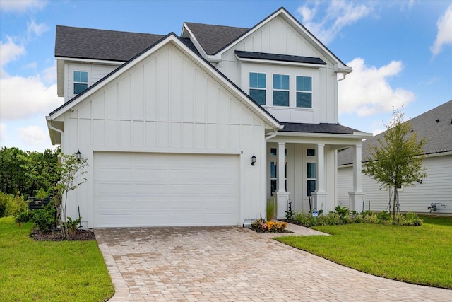 view of front of home featuring a front yard