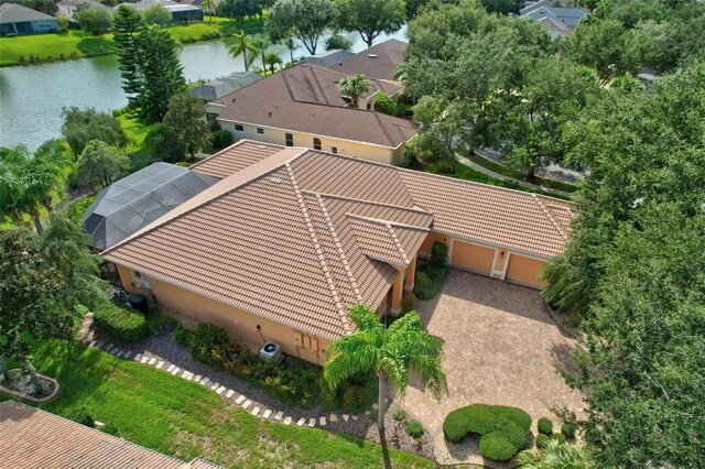 bird's eye view with a water view