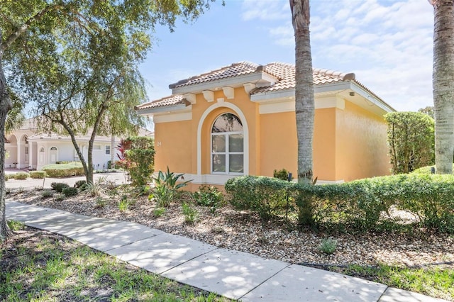 view of mediterranean / spanish-style home