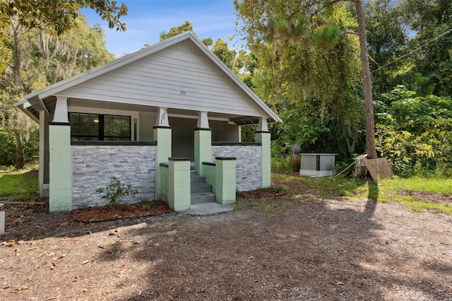 view of front of property featuring a porch