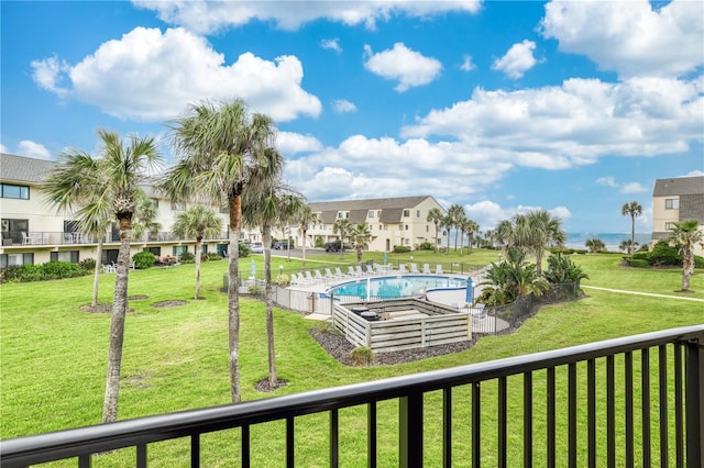 view of swimming pool featuring a lawn