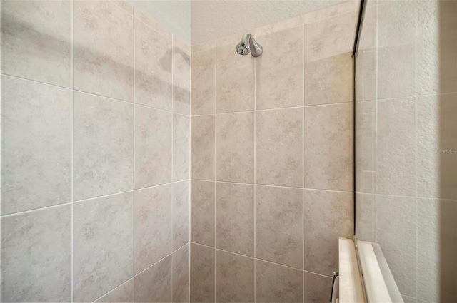 interior details with a tile shower