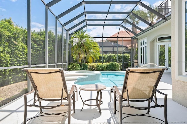 sunroom with lofted ceiling