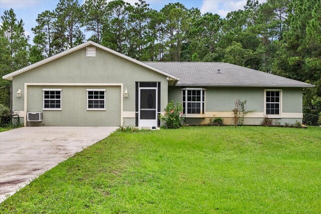 single story home featuring a front lawn