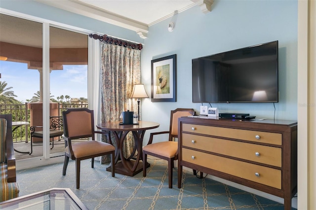 living area featuring carpet floors and crown molding