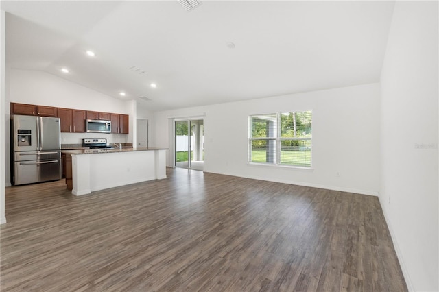 kitchen with an island with sink, stainless steel appliances, vaulted ceiling, and dark hardwood / wood-style floors