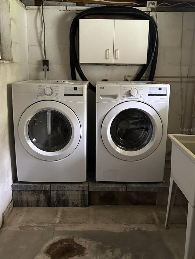 laundry room with cabinets and washing machine and dryer