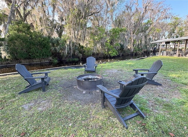 view of yard featuring a fire pit