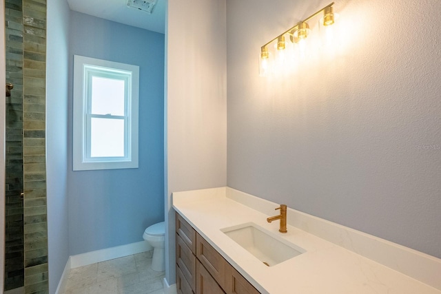 72 Flemingwood Ln, Palm Coast, FL 32137 - full bathroom with toilet, vanity, baseboards, and tiled shower